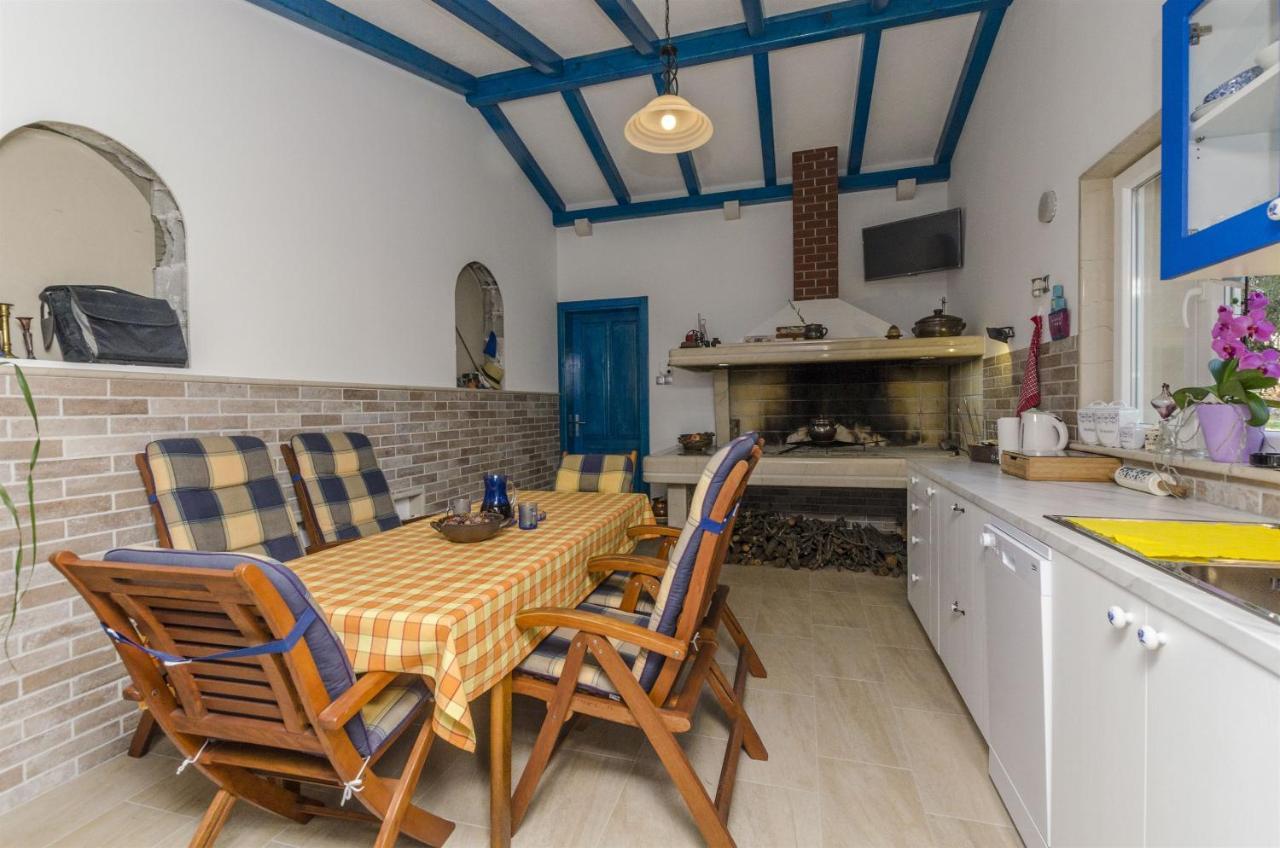 Apartments And Rooms Lea Бол Экстерьер фото