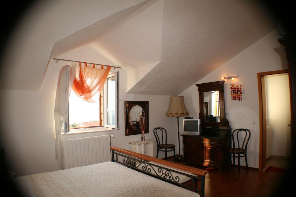 Apartments And Rooms Lea Бол Экстерьер фото