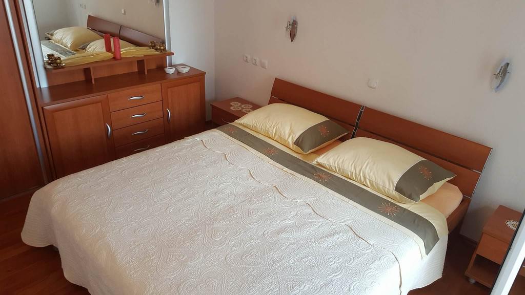 Apartments And Rooms Lea Бол Экстерьер фото