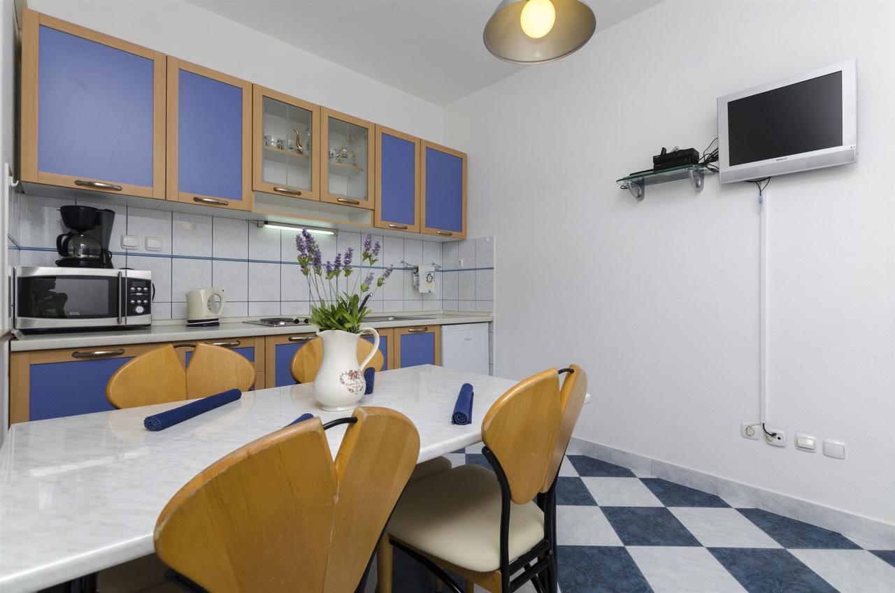 Apartments And Rooms Lea Бол Экстерьер фото
