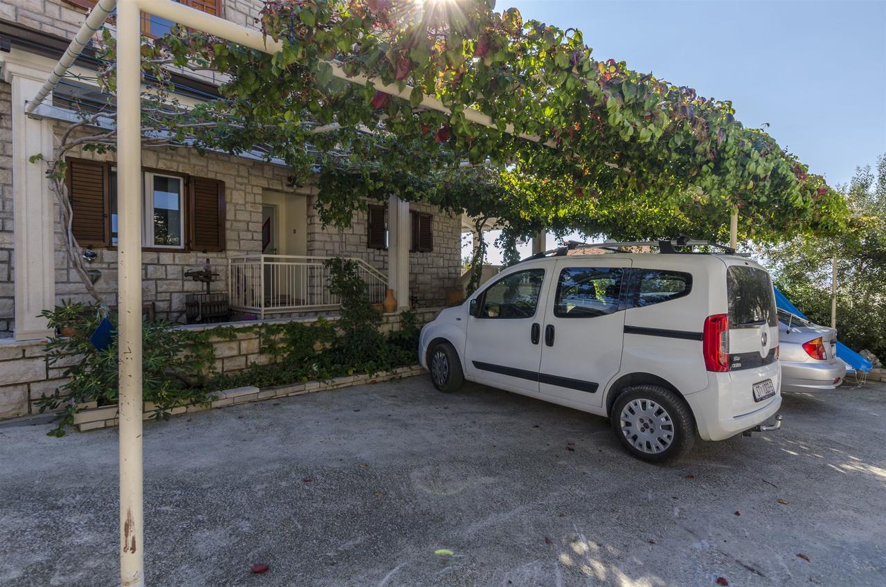 Apartments And Rooms Lea Бол Экстерьер фото