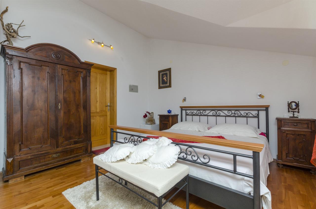 Apartments And Rooms Lea Бол Экстерьер фото