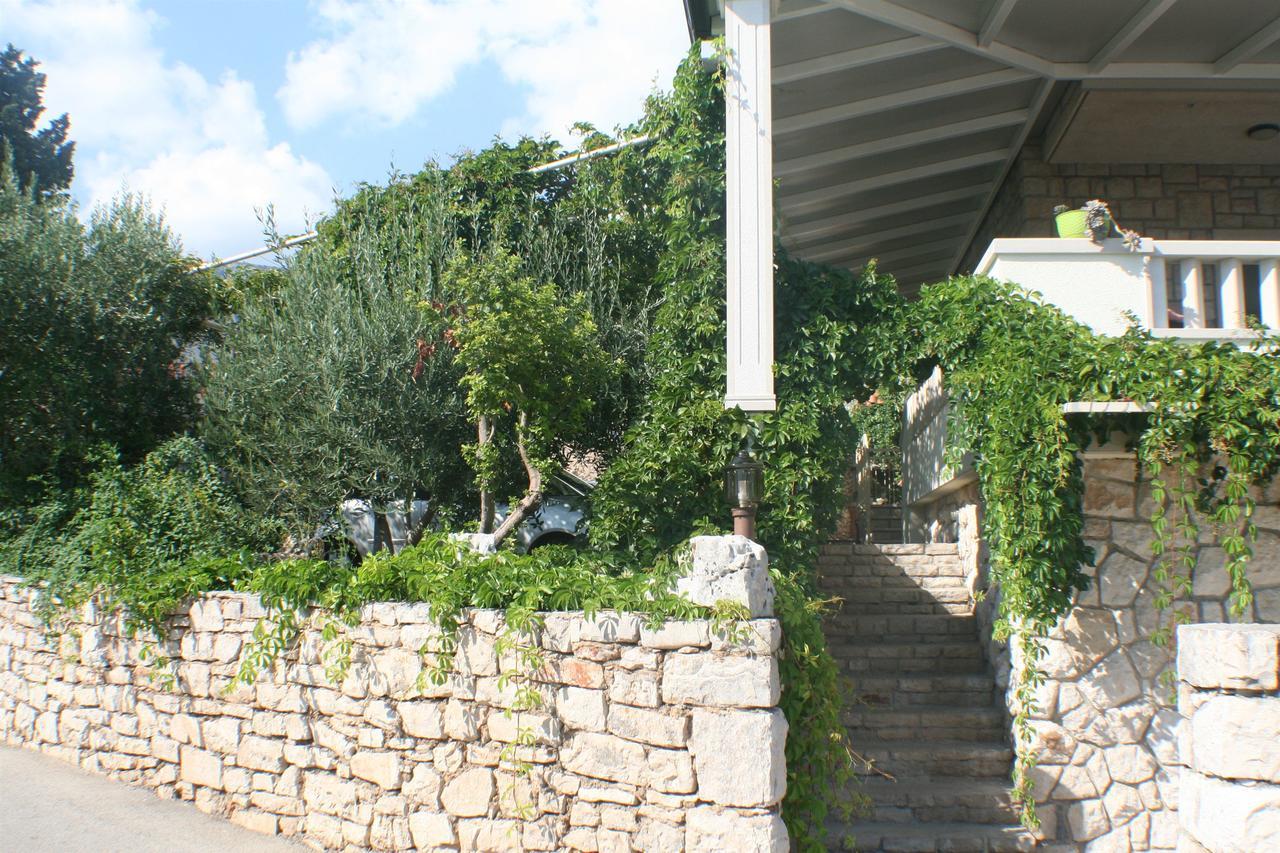 Apartments And Rooms Lea Бол Экстерьер фото
