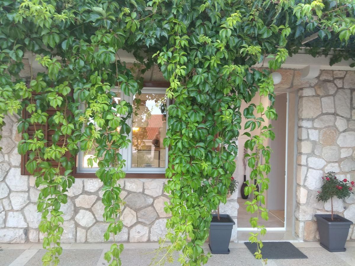 Apartments And Rooms Lea Бол Экстерьер фото